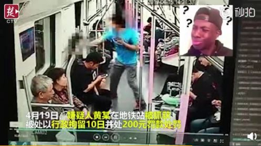 一名男子在地鐵上搭訕女子遭拒，竟然出拳朝對方臉部毆打。(圖／翻攝自微博)