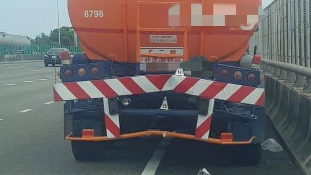圖/翻攝自職業聯結車 大貨車 大客車 拉拉隊 運輸業 照片影片資訊分享團