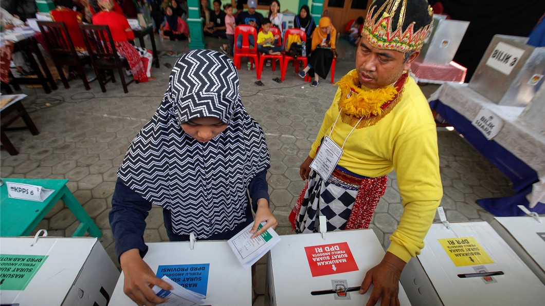 圖／達志影像路透社 印尼大選開票逾30小時　竟累死119名選務人員