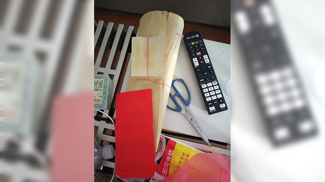 傳統習俗上,臨終者家屬要準備4樣物品,送給幫忙載送回家的救護車駕駛。(圖/翻攝自爆廢公社公開版)