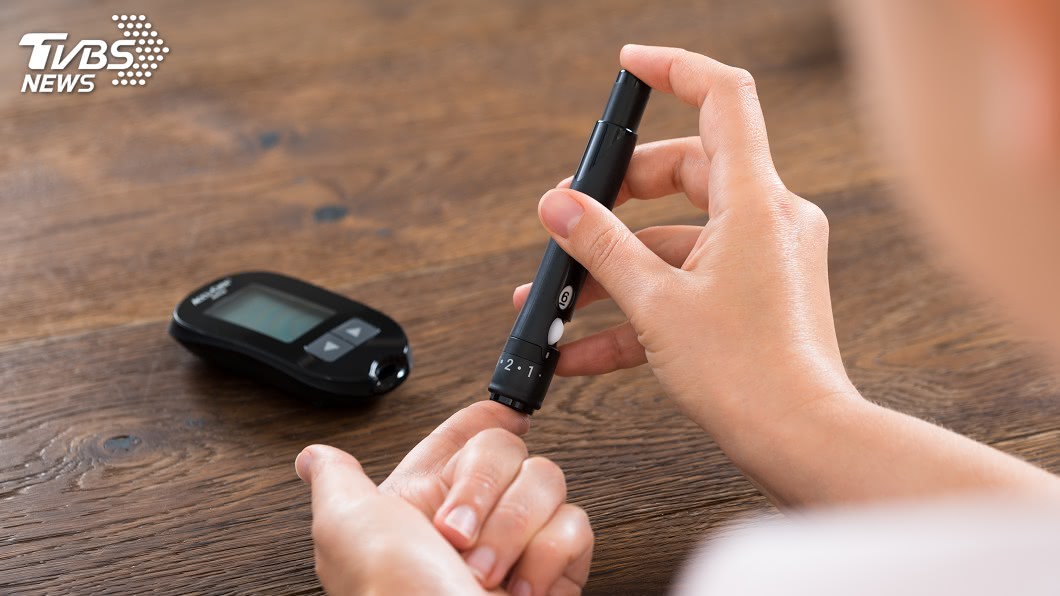 連續血糖監測儀讓糖尿病患者不必再天天挨針。(示意圖／TVBS)