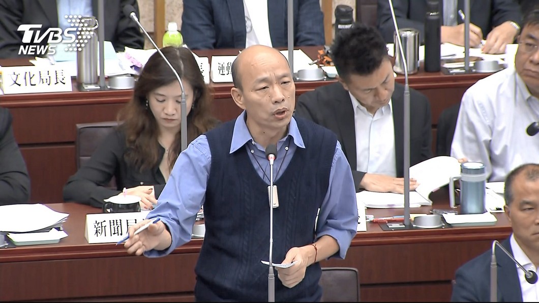 高雄市長韓國瑜今日多次跳針式回答「高雄發大財」，表達對質詢內容的不滿。圖／TVBS