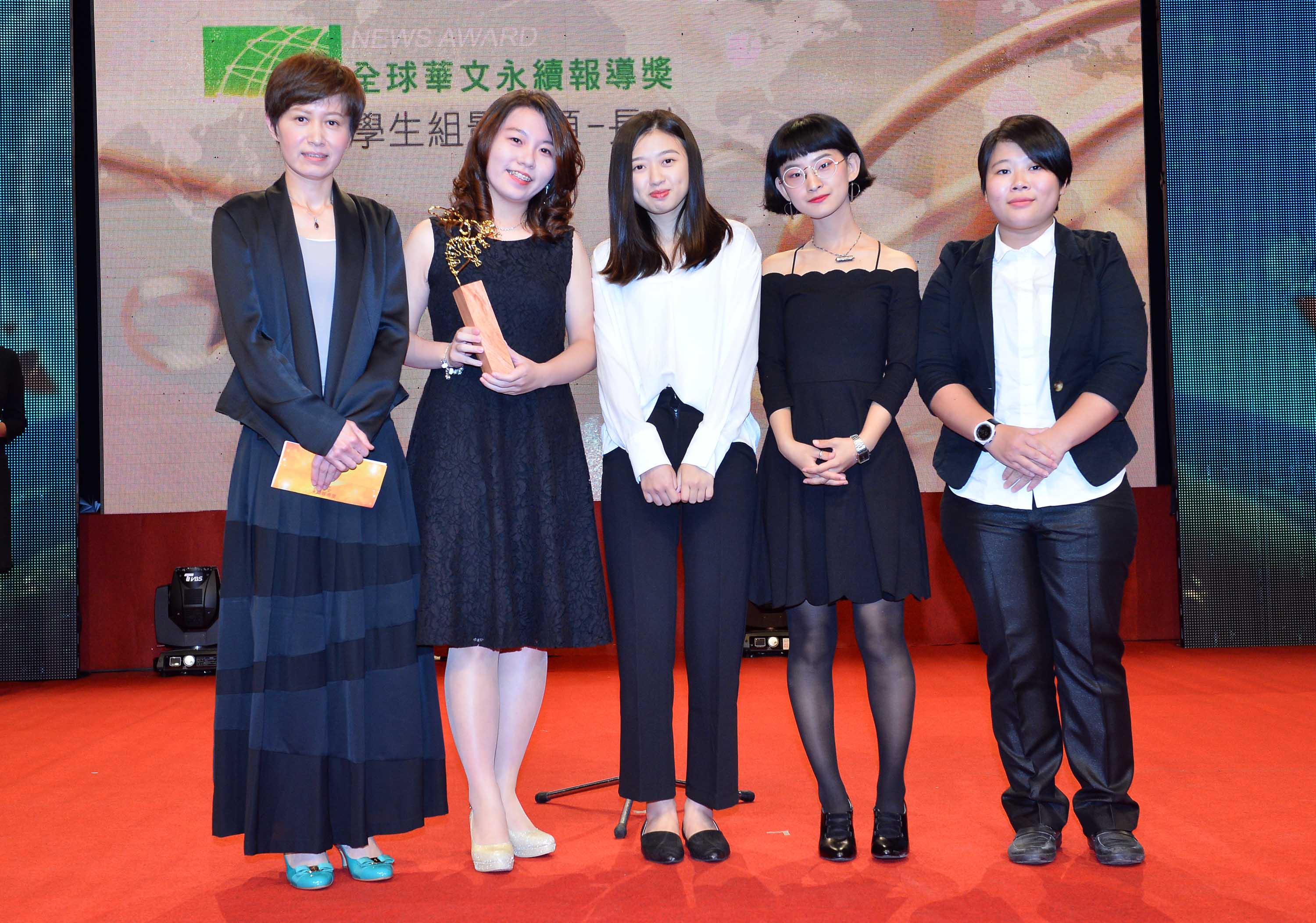 大學生關心時事,玄奘大學「給我生存空間!大潭藻礁的嗚咽」獲得全球華文永續報導奬影片類首奬。