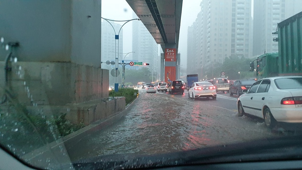 淡水中正路。(圖/翻攝自臉書社團「細說淡水」)