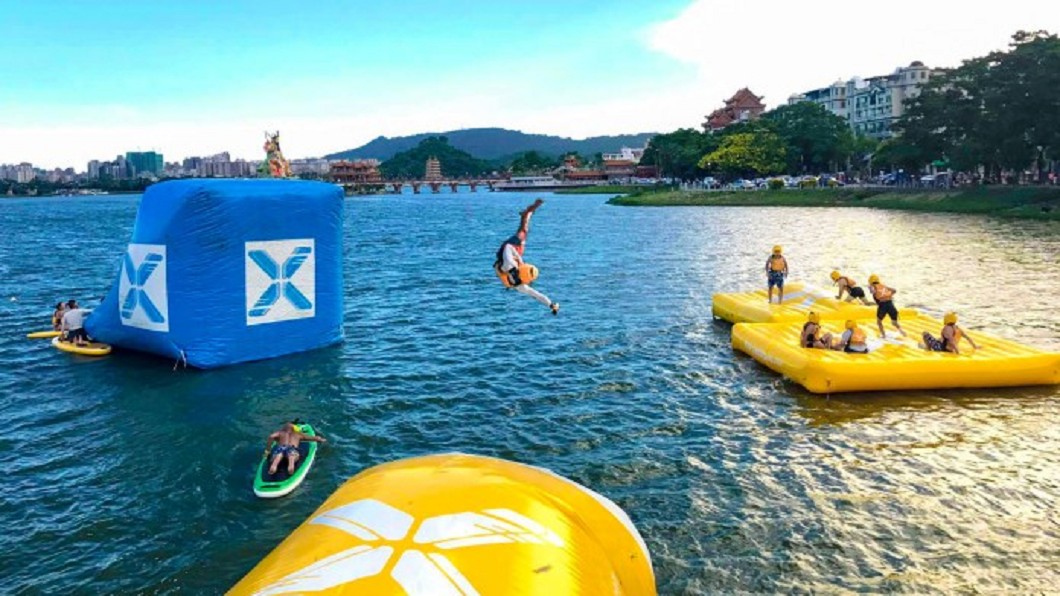 夏日熱搜水上活動-高雄蓮池湖水上活動。(圖/Tripbaa趣吧!達人帶路)