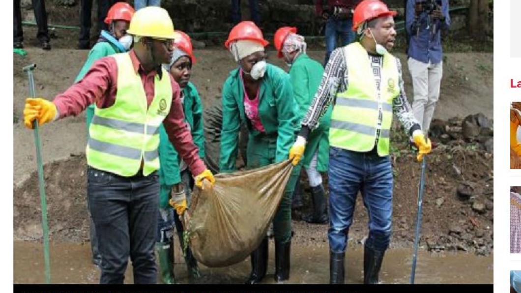 清潔人員在河川中發現遺體。圖／翻攝自nairobinews