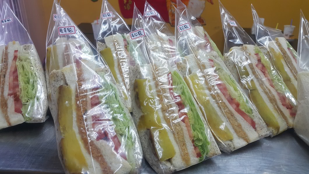 料好實在的三明治卻遭奧客批評。圖／翻攝自爆怨公社