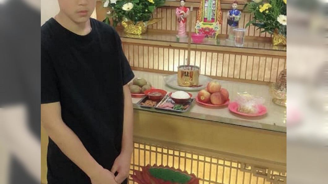 14歲單親少年面對父親猝逝,顯得手足無措。圖/翻攝陳在斌臉書