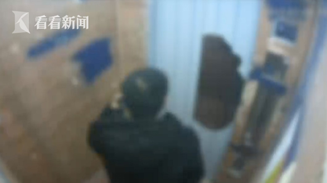 警發現丈夫態度前後不一,且案件疑點重重。圖/翻攝自 秒拍