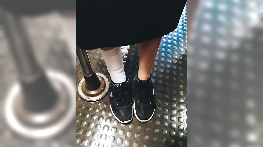 被大媽誤會是只穿一隻襪子的包紮。圖/翻攝自爆怨公社