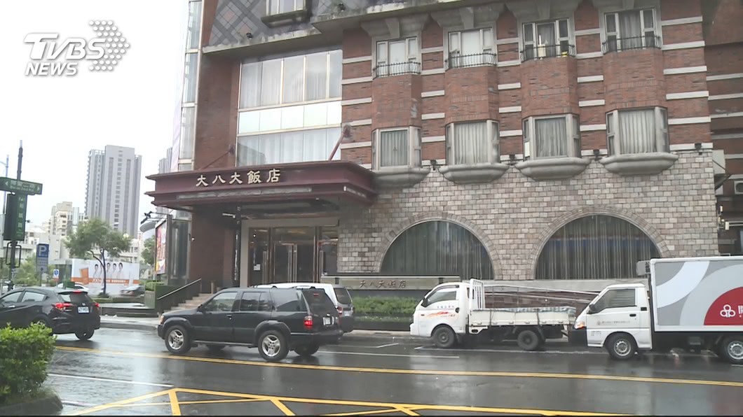 高雄大八飯店2日無預警宣布停業。圖／TVBS