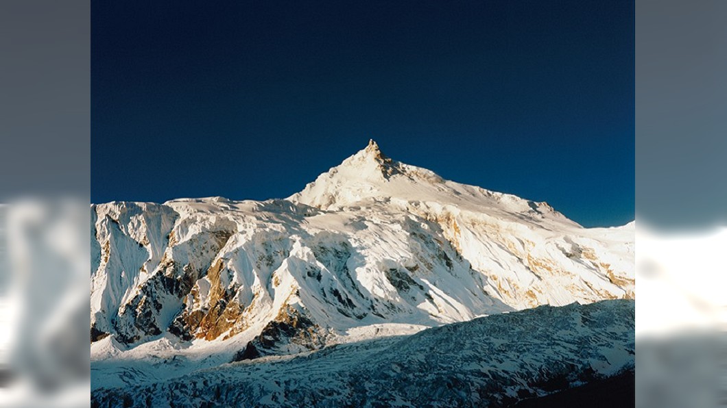 石川直樹所拍攝喜馬拉雅山脈中段的馬納斯盧峰(Manaslu)。圖/翻攝straightree.com