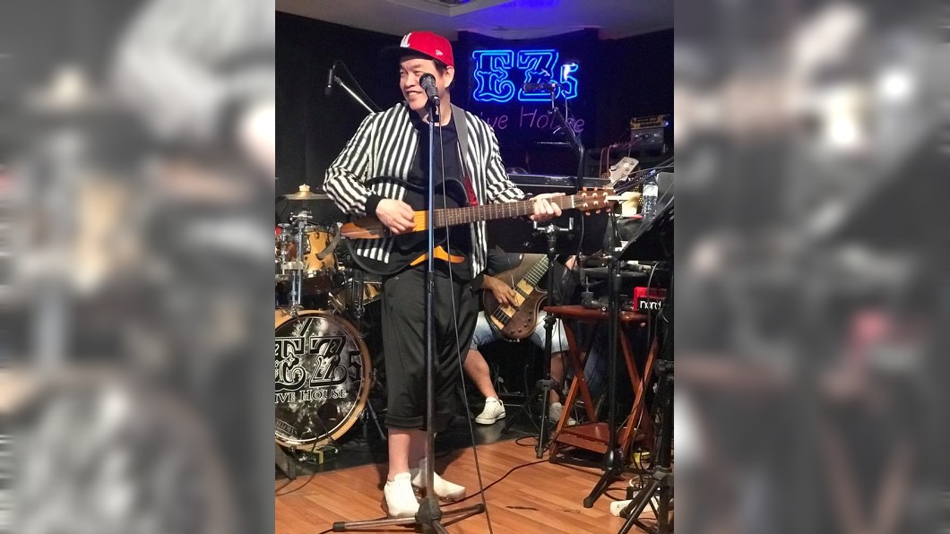 康康今年首度入圍金曲獎角逐台語歌王寶座,在EZ5開唱感謝歌迷。圖/翻攝康康粉絲團