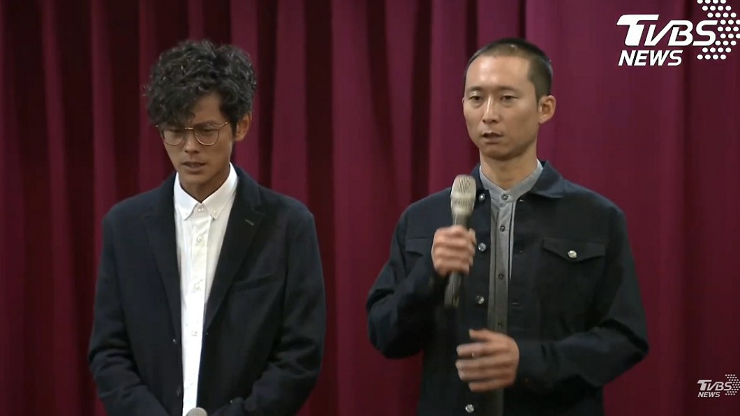 阿翔由經記公司和浩子陪同,今出面開記者會。圖/TVBS