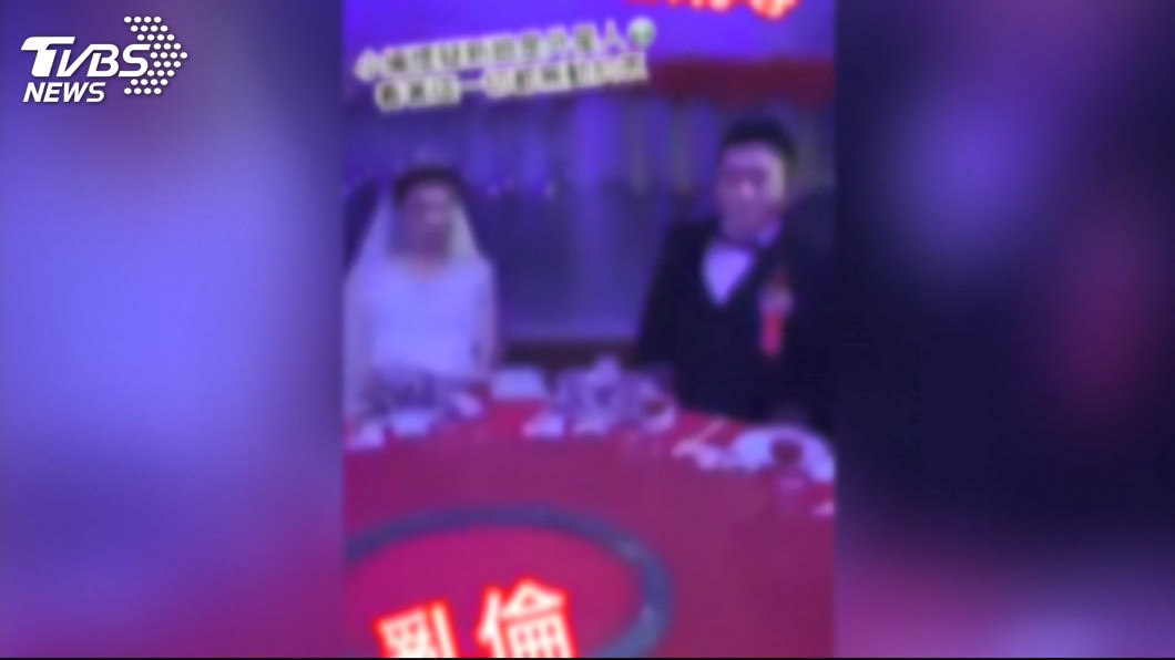 婚宴會場上被人闖入擾亂,引發各界議論紛紛。(圖/TVBS)