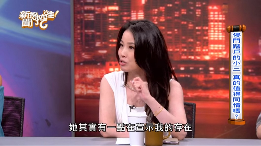 呂文婉認為阿翔激吻謝忻被拍到之前,謝忻就透過IG隔空傳情,明顯按捺不住、宣示自己的存在。圖/翻攝新聞挖挖哇!Youtube