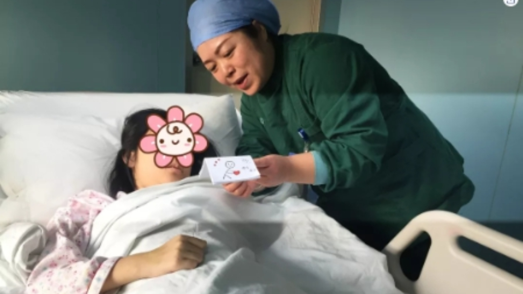 少女經過治療後逐漸恢復健康。圖/微博
