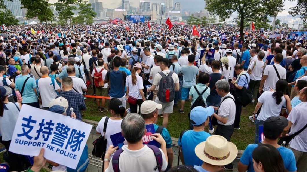 圖/翻攝自「向香港警察致敬」臉書