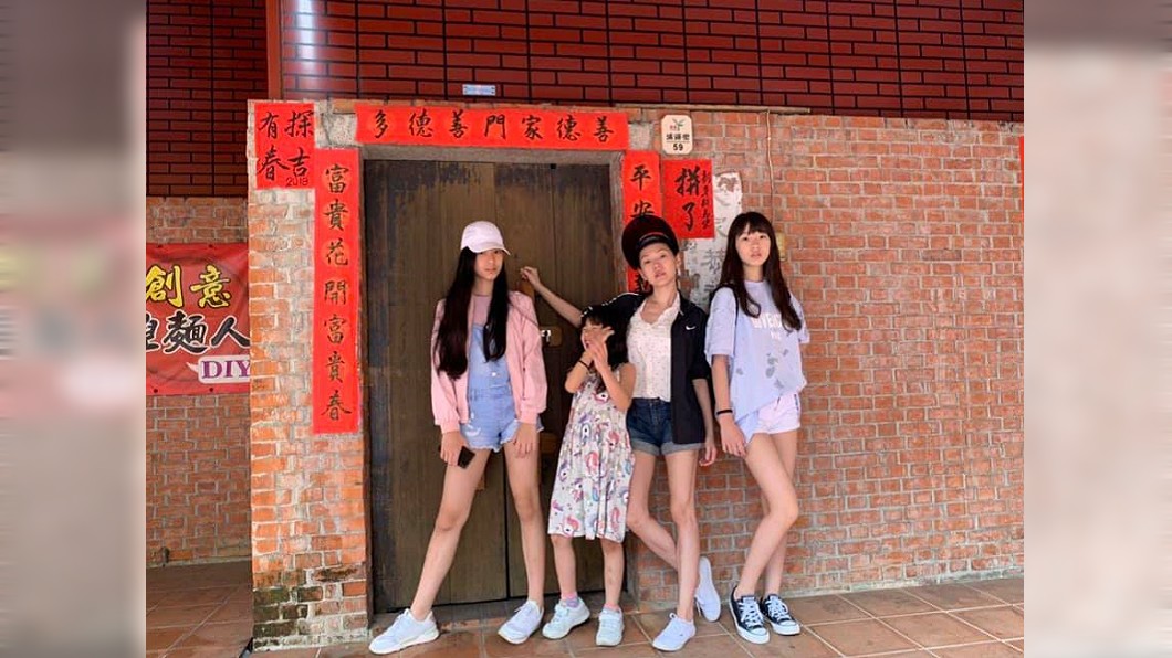 綜藝天后小S(徐熙娣)與老公許雅鈞帶3女兒出遊。圖/翻攝自小S臉書