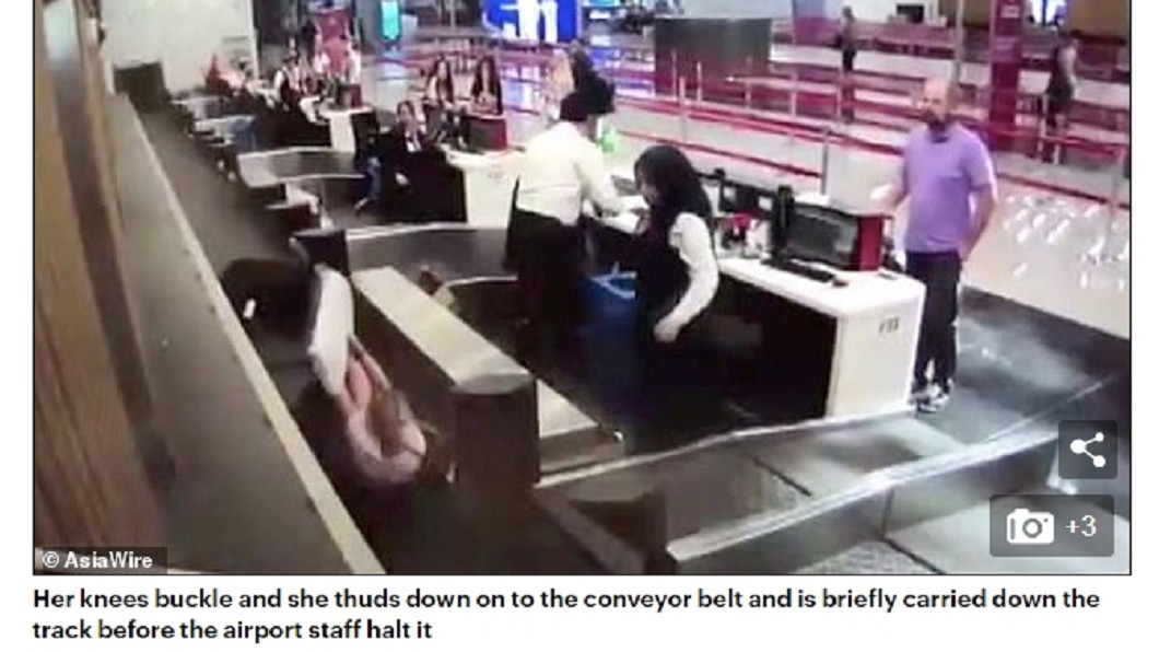 女子一踏上內側輸送帶就摔倒了。圖/翻攝DailyMail