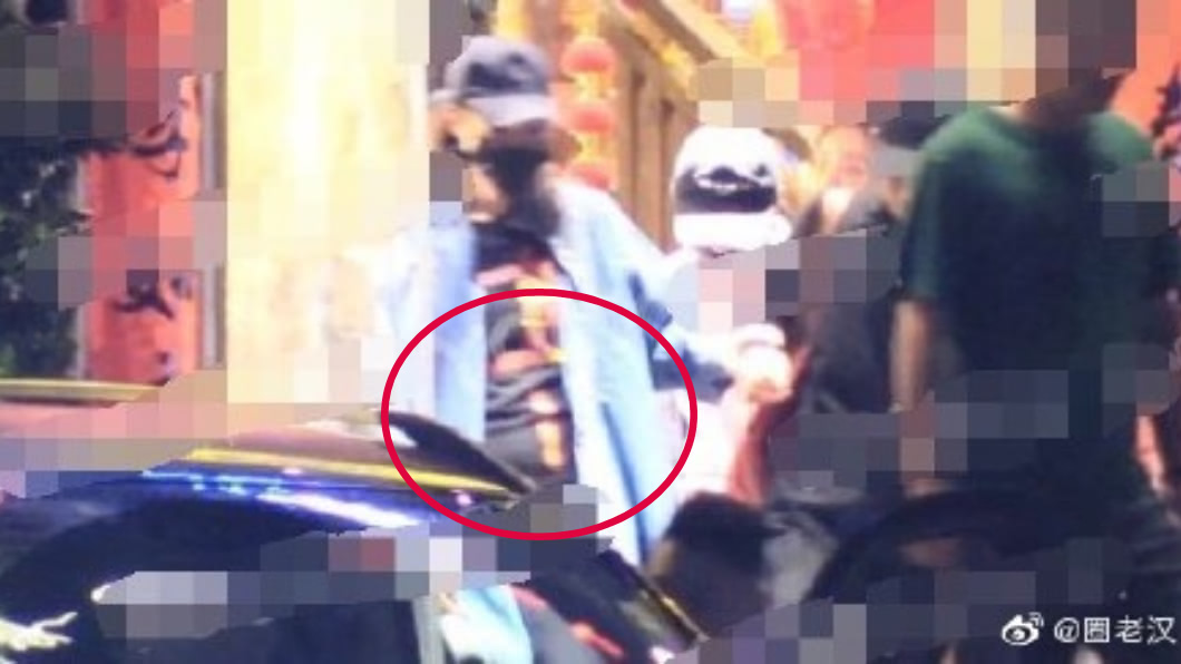 本月初有媒體捕捉到唐嫣「小腹隆起」的模樣。圖/翻攝自微博