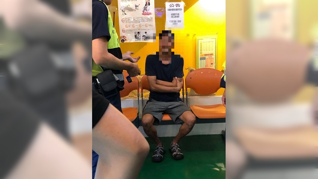 飼主到警局做筆錄還竊笑。圖/翻攝自臉書