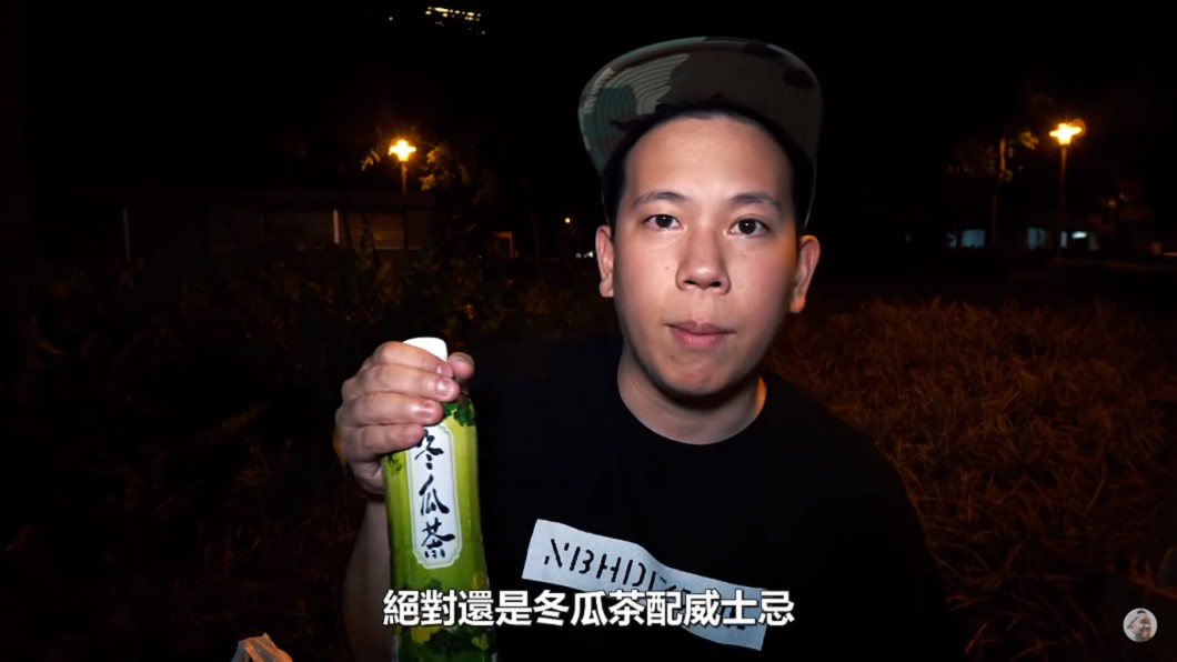 網紅恩熙俊分享便利商店簡易調酒。圖/截自熙恩俊Youtube
