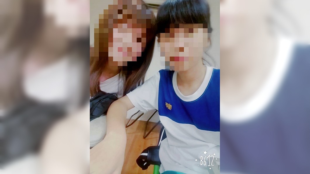 黃女臉書滿滿與同學、朋友的合照,看來感情相當好。圖/翻攝黃女臉書