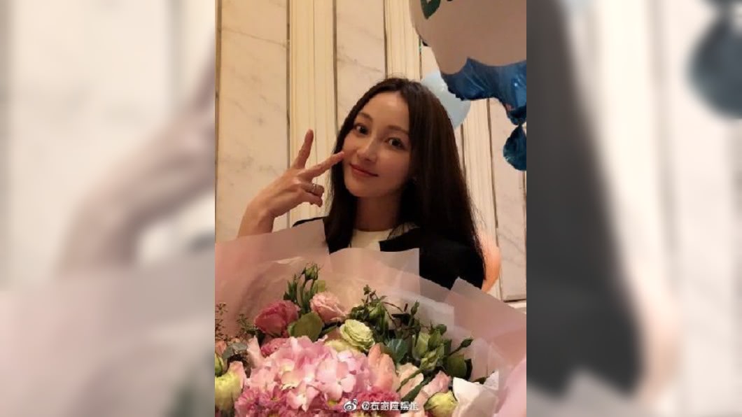 姚笛曬照表示接受男友求婚。圖/翻攝自石家庄幫忙微博