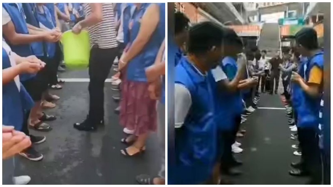 除了生吞泥鰍之外,每人還得喝下1杯雞血。(圖/翻攝自搜狐)