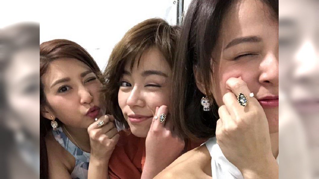 王瞳(中)與好姊妹樓心潼(左)。圖/翻攝自王瞳臉書