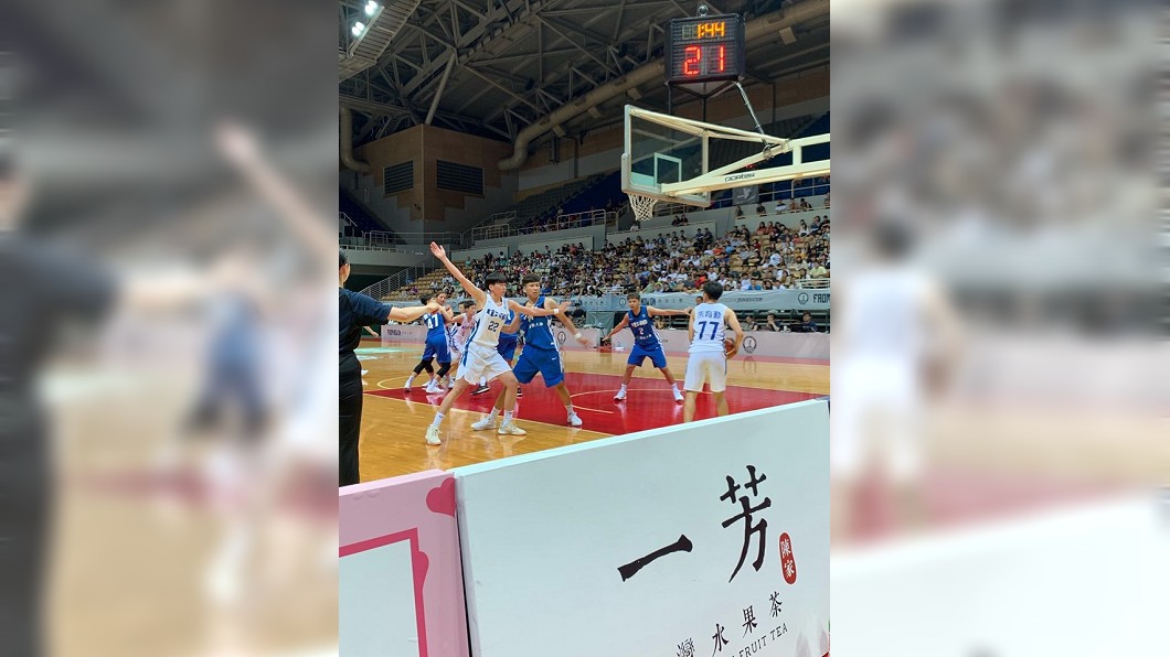 一芳曾贊助寶島夢想家球賽。(圖/翻攝自黑人陳建州臉書)