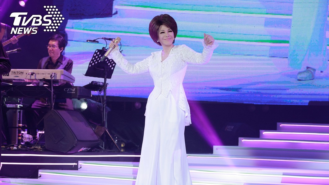 歌手蔡琴18日晚間在台北國際會議中心舉行「好新琴」演唱會第3場演出，帶來多首經典歌曲。(圖／宜辰整合行銷提供)
