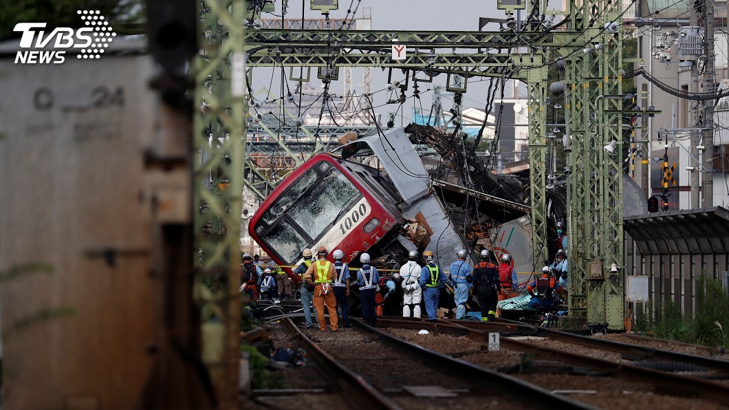 日本京急線事故電車緊急剎車仍撞上拋錨卡車 Tvbs新聞網