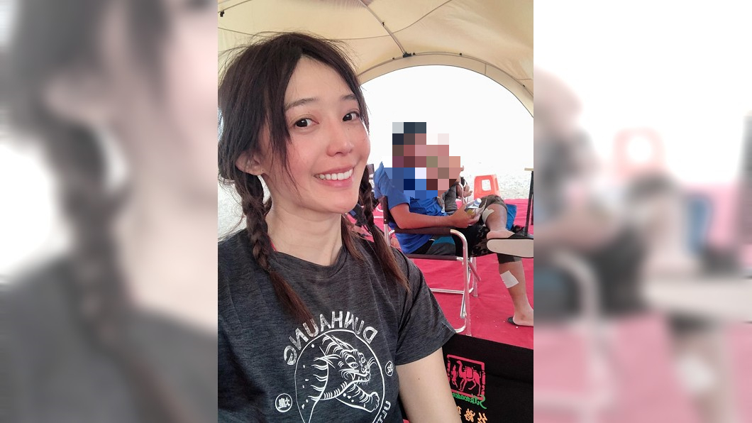 王心恬雖然身處沙漠、精疲力盡,看起來依舊美麗動人。圖/翻攝王心恬CandyWang臉書