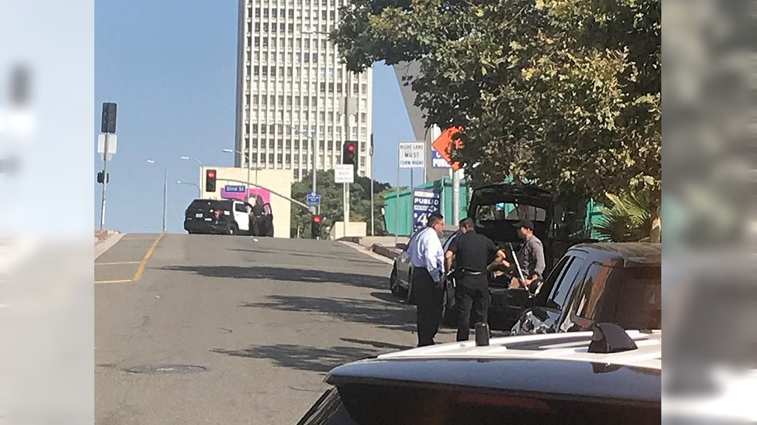 卡姆被逮捕的現場。圖/翻攝Patrick Healy 臉書