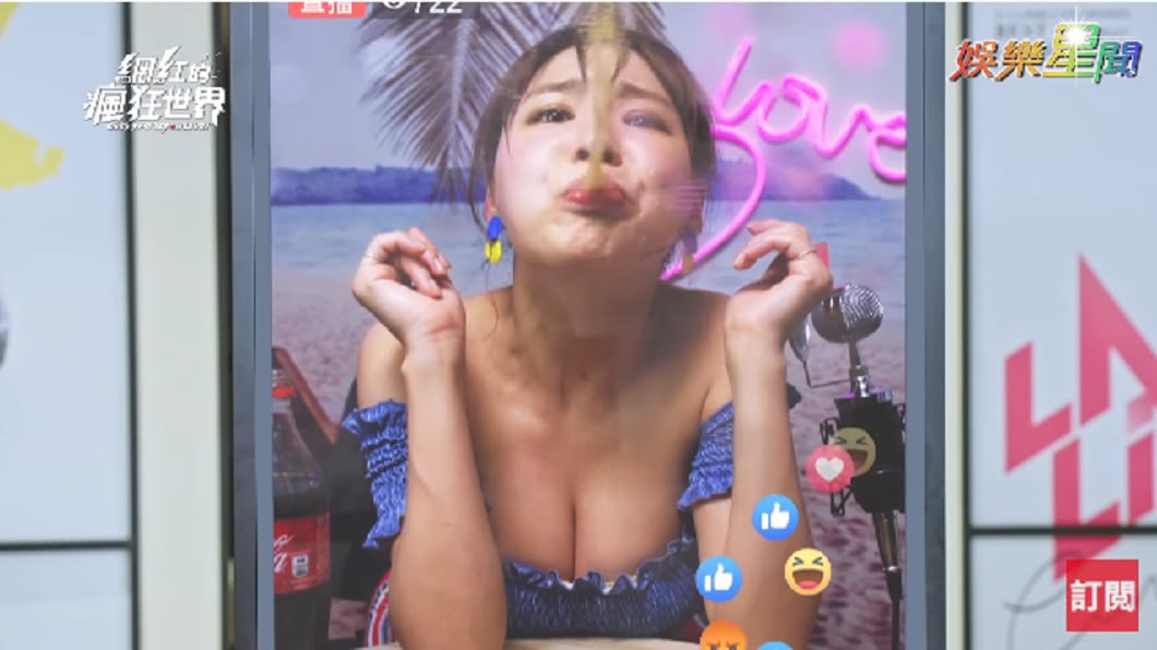 熊熊將可樂與曼陀珠含進嘴裡。 圖/翻攝至三立新聞網SETN YouTube頻道