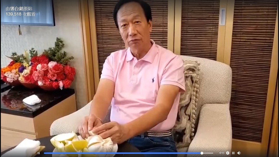 郭台銘中秋節直播,表示與家人共度佳節。圖/翻攝郭台銘臉書