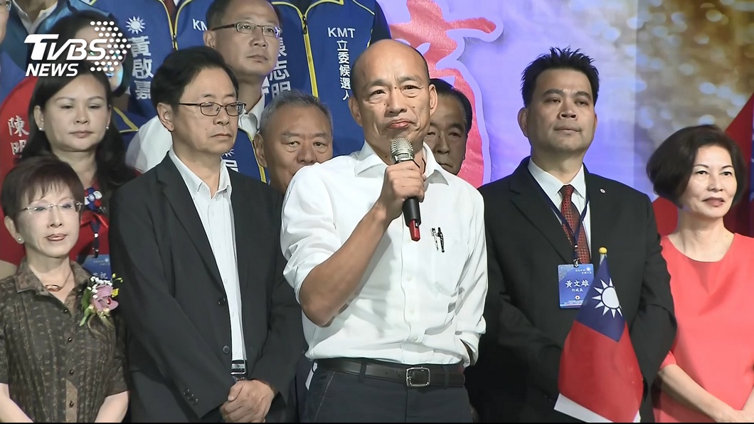韓國瑜8日出席工商後援會成立大會時，呼籲民眾支持國民黨，否則會被民進黨抄家滅族。(圖／TVBS)