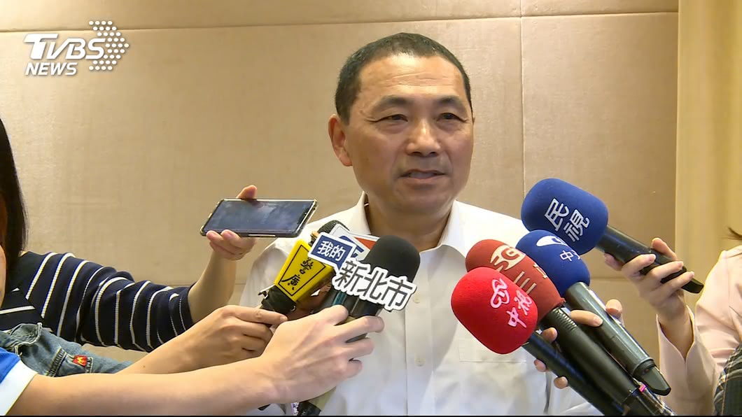 新北市長侯友宜接受媒體聯訪。（圖／TVBS）