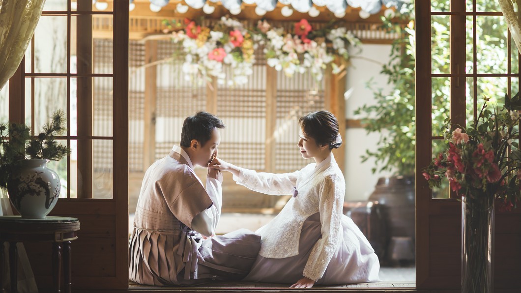 女星天心與老公拍韓式婚紗。圖／福隆經紀公司提供