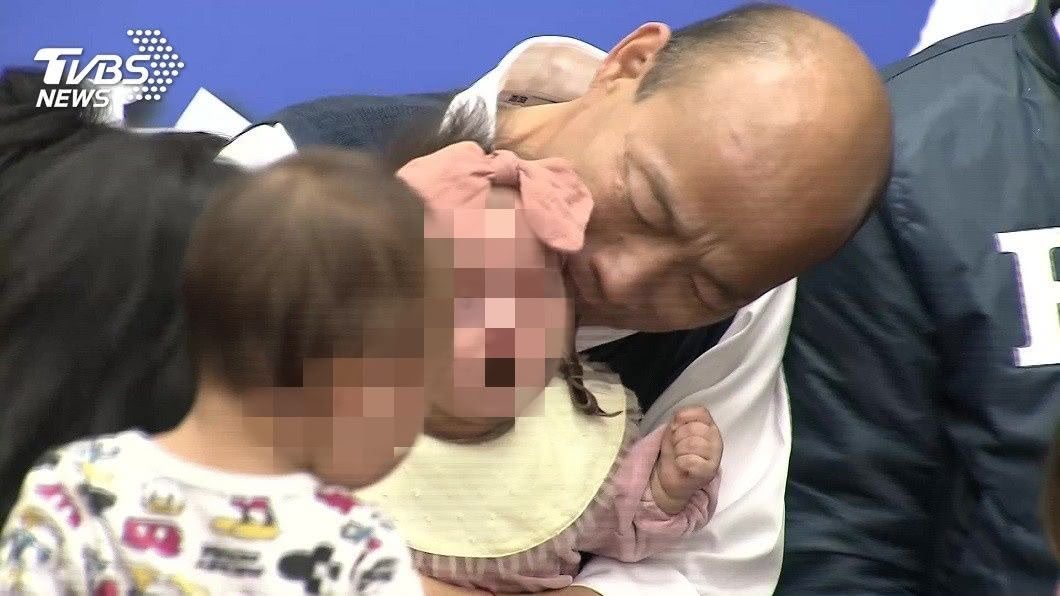 高雄市長韓國瑜去年因親吻女童臉頰和頭頂的行為引發熱議。  (圖／TVBS資料照)