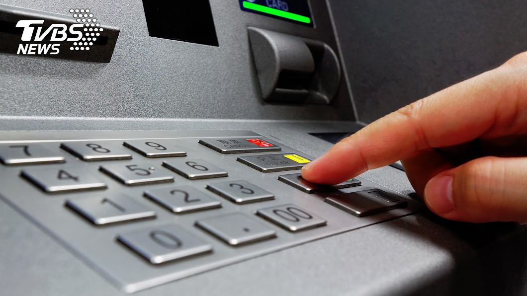 ATM提供大眾24小時輕鬆存提款。(示意圖／TVBS)
