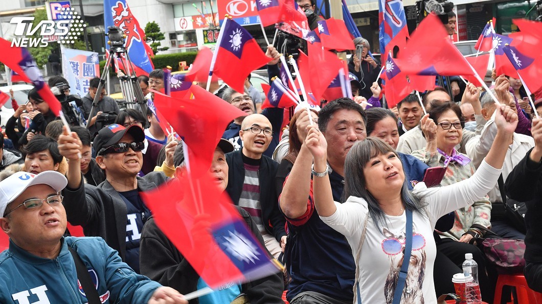 圖／中央社 支持者關切選情　韓國瑜競總觀票人潮不如市長