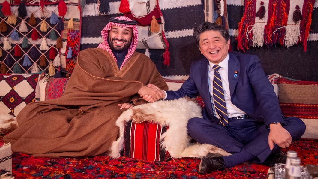(左)沙烏地阿拉伯王儲沙爾曼、(右)日本首相安倍晉三。圖／達志影像路透