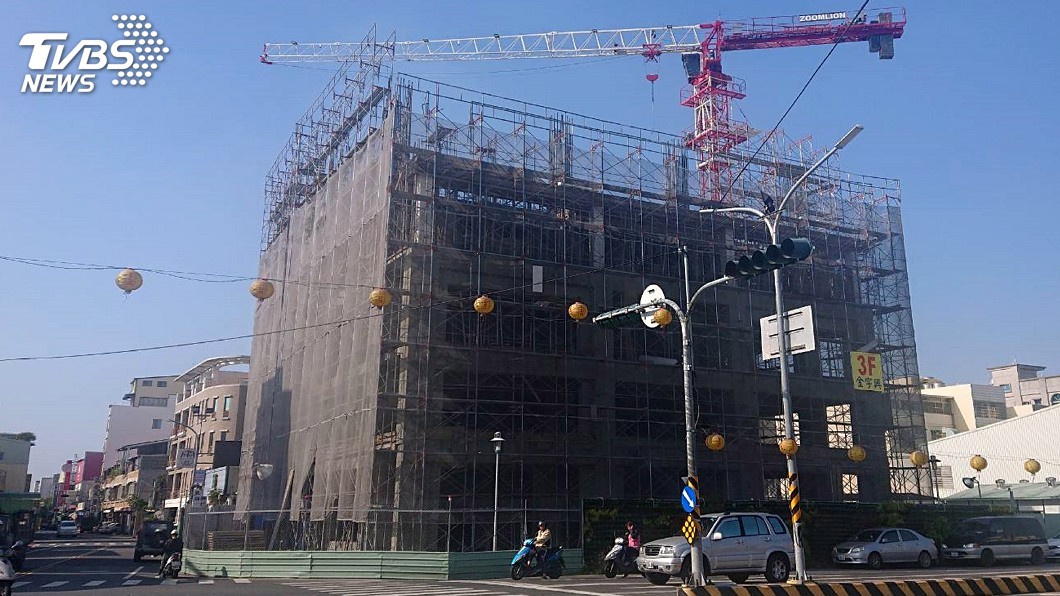 台南維冠大樓原地都更重建工程持續進行中。(圖／中央社)