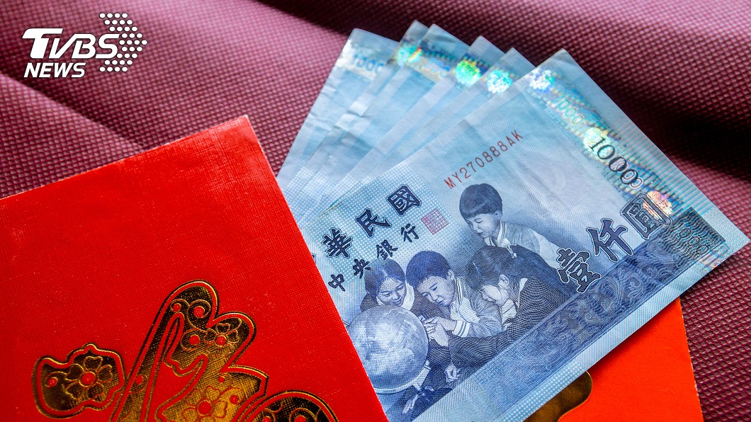 很多人在農曆春節前都會去銀行換新鈔來包紅包。(示意圖／TVBS)