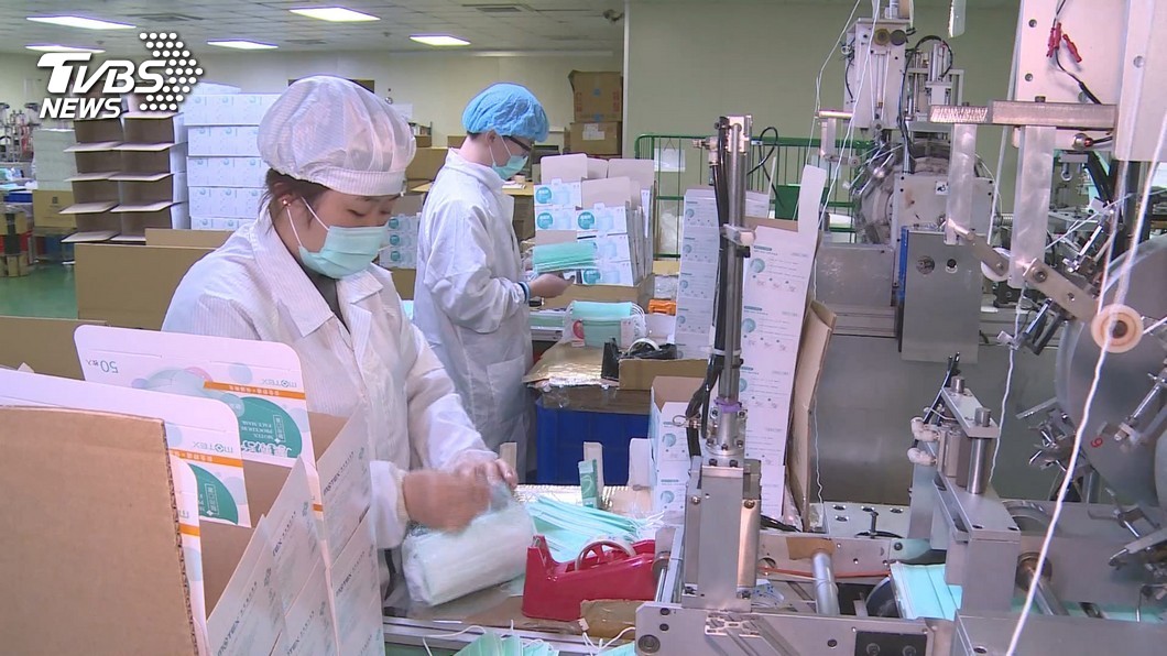 華新醫材旗下觀光工廠將在6日、7日兩天販售口罩，每人限購2盒。（圖／TVBS資料畫面）