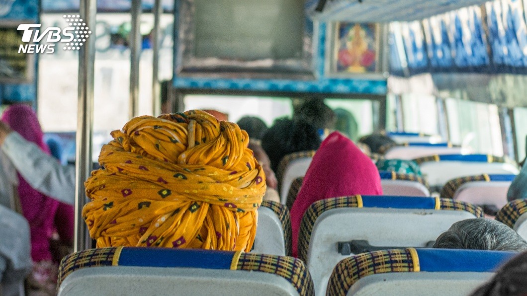 印度日前發生一起巴士誤觸高壓電線的意外。(示意圖／TVBS)