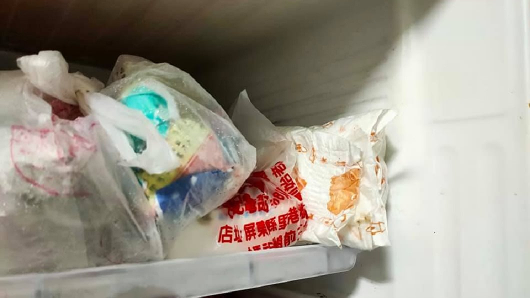 1名人妻回娘家打開冰箱後，竟然發現好幾片尿布。(圖／翻攝自爆廢公社)